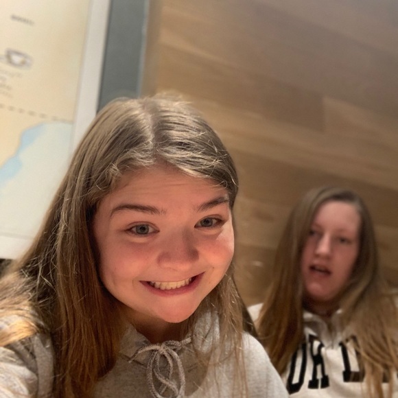 Meet your Posher, Macie - Picture 1 of 1